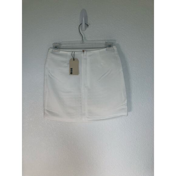 Uniq Faux Leather Texture Embroidery White Mini Skirt - S - Picture 4 of 6